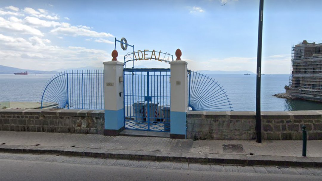 Prenota Spiaggia di Donn'anna con accesso da Bagno Ideal